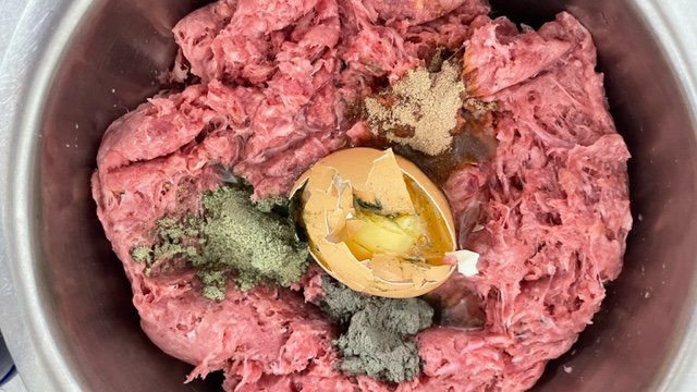 Preorder Fresh Pail 30 lb Beef Chicken Blend 1 Preorder fresh pail 30 lb beef chicken blend